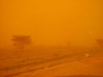 ...ein Sandsturm de luxe!! Das Foto hier hat keinen Farbstich!